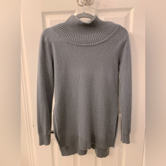 Like new dark grey CLUB MONACO 100% CASHMERE  TURTLE/MOCK NECK SWEATER - Picture 1 of 6